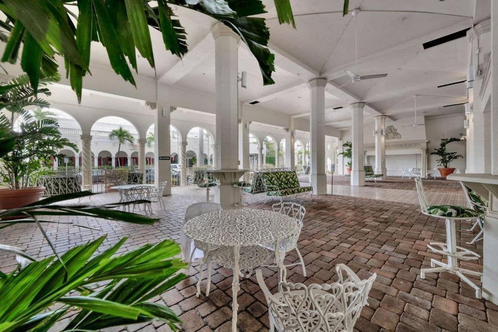 Hemingway Suites At Palm Beach Hotel Island Bagian luar foto